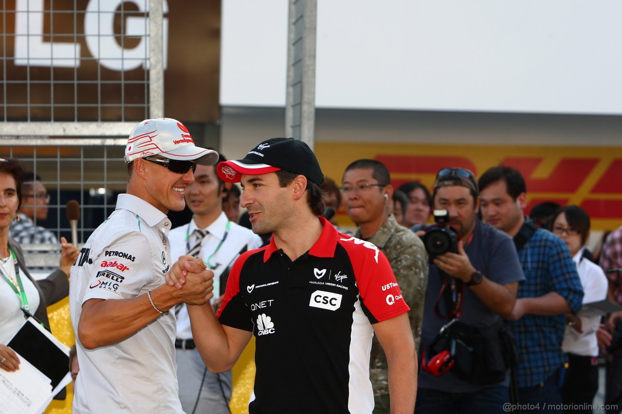 GP GIAPPONE, 06.10.2011- Michael Schumacher (GER), Mercedes GP Petronas F1 Team, MGP W02 e Jerome D'Ambrosio (BEL), Marussia Virgin Racing VR-02 