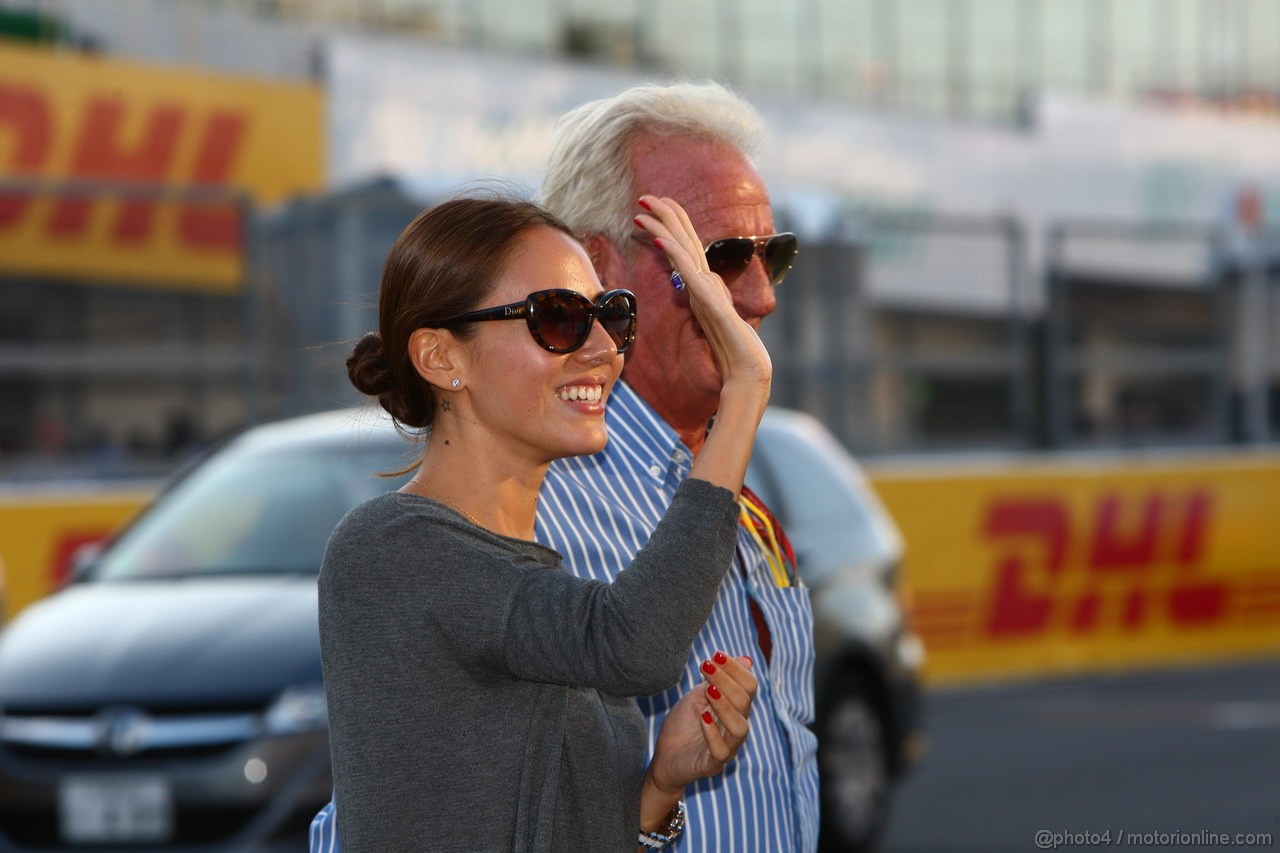 GP GIAPPONE, 06.10.2011- Jessica Michibata (GBR), girfriend of Jenson Button (GBR) e John Button (GBR), father of Jenson Button (GBR) 