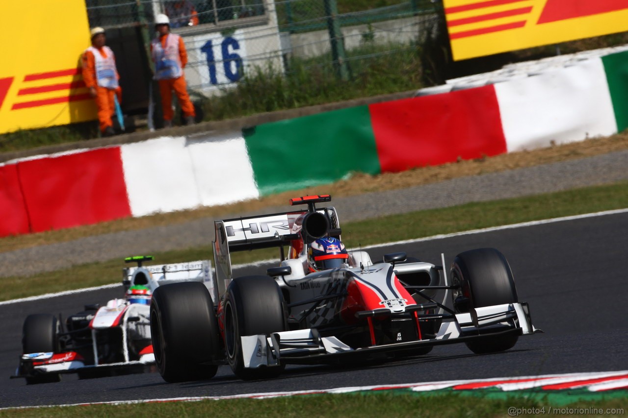 GP GIAPPONE, 08.10.2011- Prove Libere 3, Sabato, Daniel Ricciardo (AUS), HRT Formula One Team lw Sergio Pérez (MEX), Sauber F1 Team C30