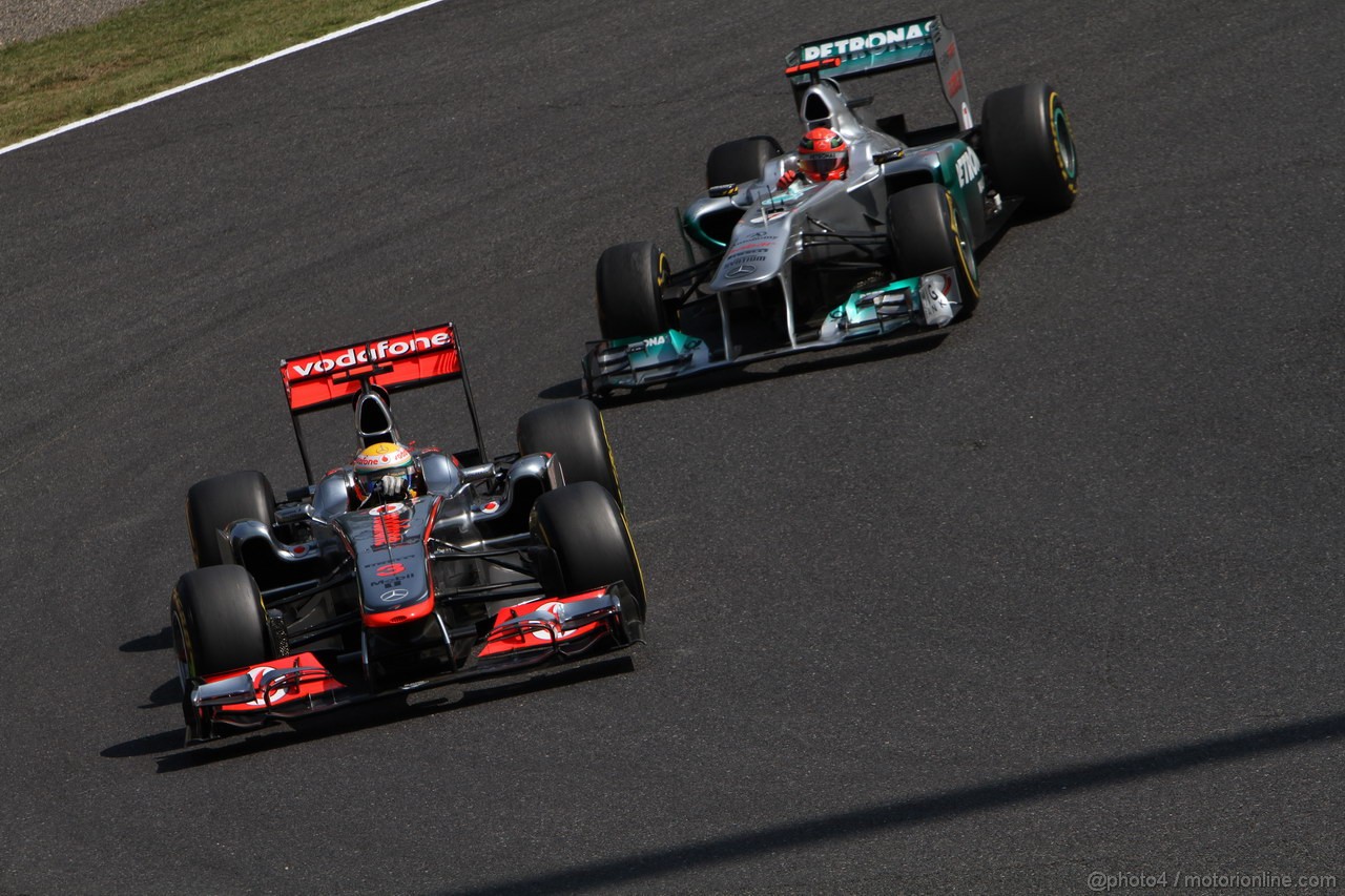 GP GIAPPONE, 08.10.2011- Prove Libere 3, Sabato, Lewis Hamilton (GBR), McLaren  Mercedes, MP4-26 e Michael Schumacher (GER), Mercedes GP Petronas F1 Team, MGP W02 