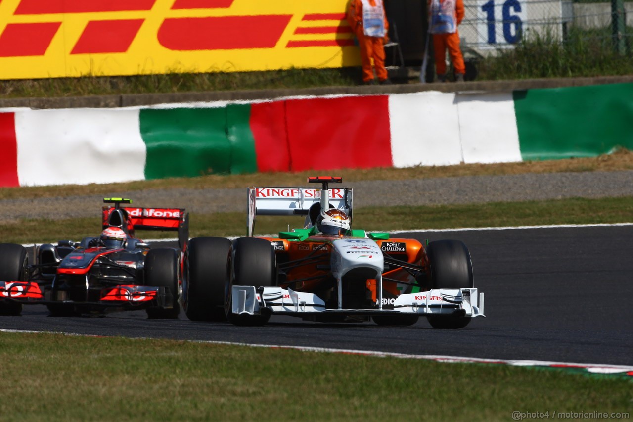 GP GIAPPONE, 08.10.2011- Prove Libere 3, Sabato, Adrian Sutil (GER), Force India F1 Team, VJM04 davanti a Jenson Button (GBR), McLaren Mercedes, MP4-26