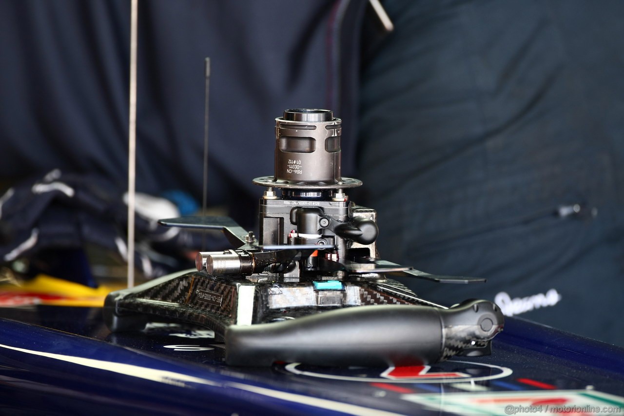GP GIAPPONE, 08.10.2011- Prove Libere 3, Sabato, Steering wheel of Mark Webber (AUS), Red Bull Racing, RB7 