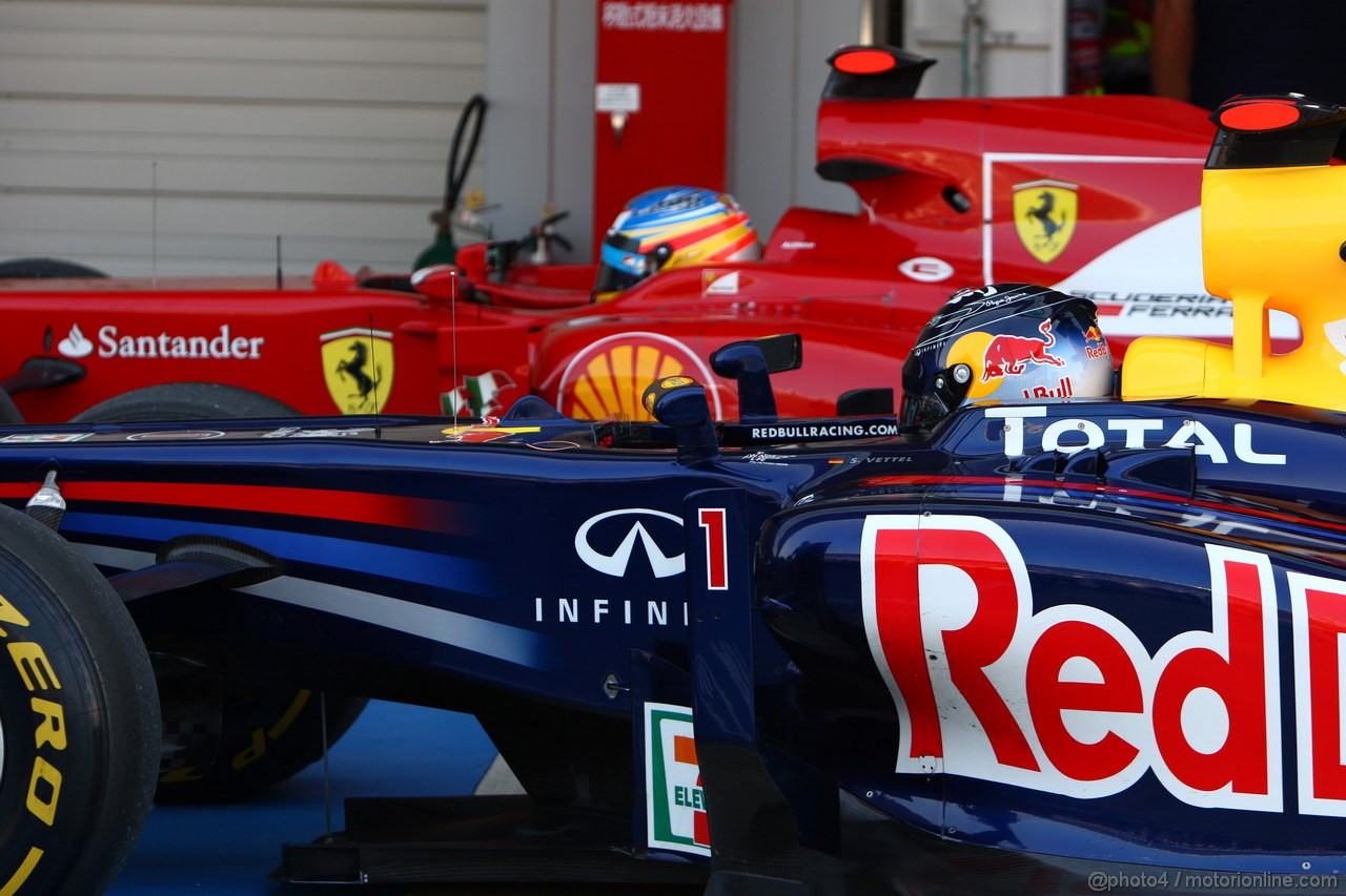 GP GIAPPONE, 08.10.2011- Qualifiche, Sebastian Vettel (GER), Red Bull Racing, RB7 pole position e Fernando Alonso (ESP), Ferrari, F-150 Italia