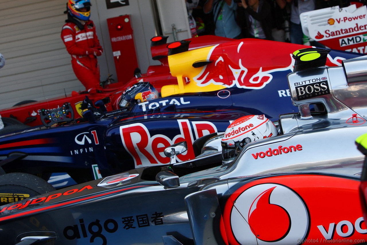 GP GIAPPONE, 08.10.2011- Qualifiche, Jenson Button (GBR), McLaren  Mercedes, MP4-26 e Sebastian Vettel (GER), Red Bull Racing, RB7 