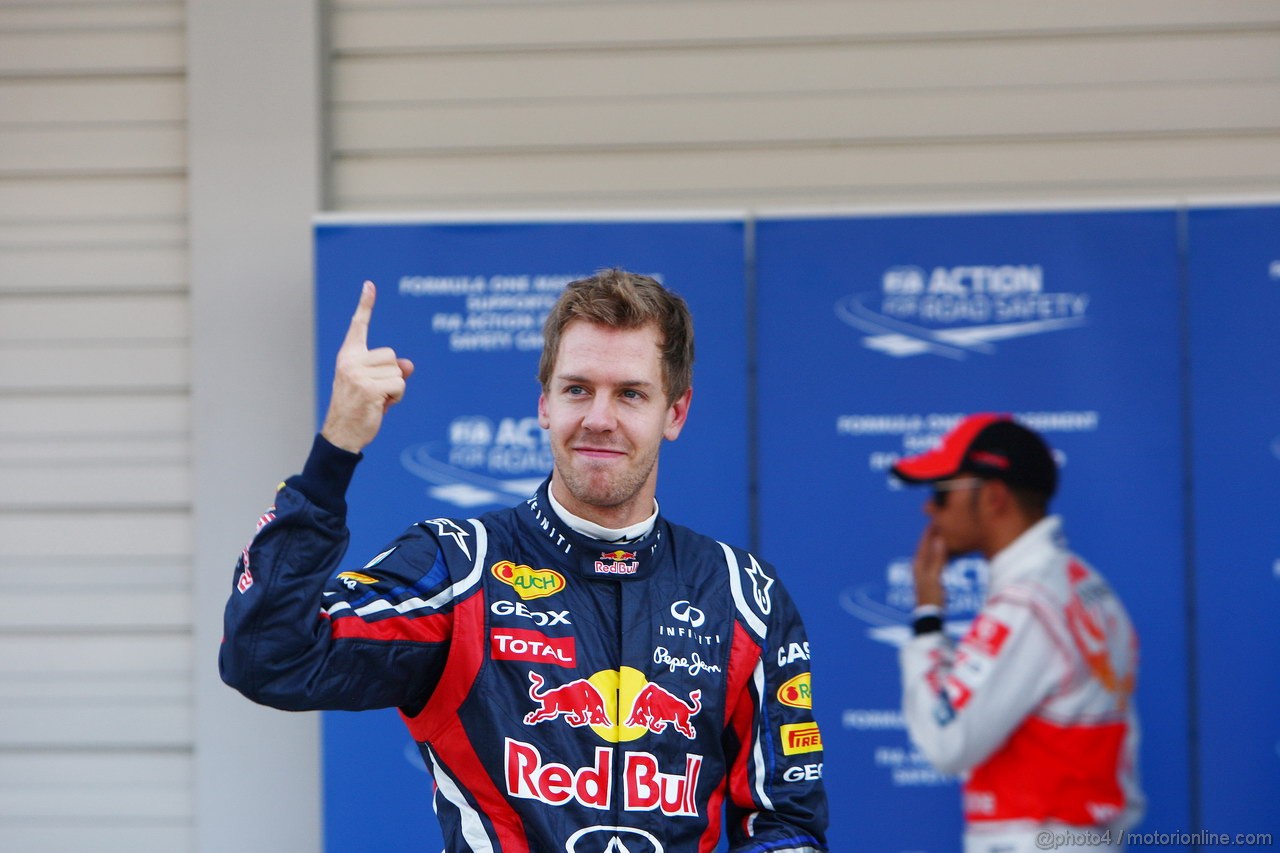 GP GIAPPONE, 08.10.2011- Qualifiche, Sebastian Vettel (GER), Red Bull Racing, RB7 pole position e Lewis Hamilton (GBR), McLaren Mercedes, MP4-26 terzo
