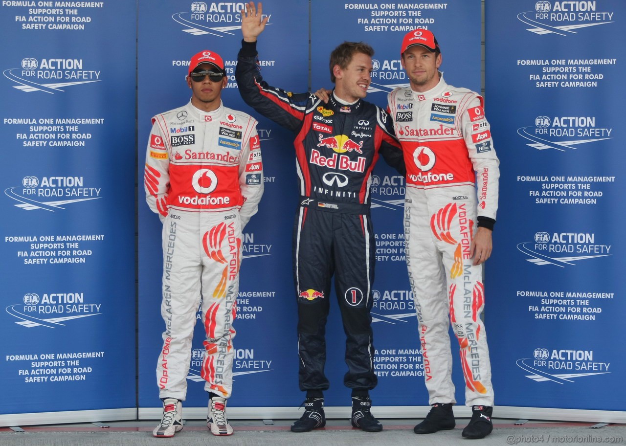 GP GIAPPONE, 08.10.2011- Qualifiche, Sebastian Vettel (GER), Red Bull Racing, RB7 pole position, Jenson Button (GBR), McLaren  Mercedes, MP4-26 secondo e Lewis Hamilton (GBR), McLaren  Mercedes, MP4-26 terzo 