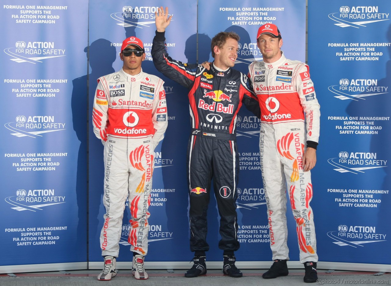 GP GIAPPONE, 08.10.2011- Qualifiche, Sebastian Vettel (GER), Red Bull Racing, RB7 pole position, Jenson Button (GBR), McLaren  Mercedes, MP4-26 secondo e Lewis Hamilton (GBR), McLaren  Mercedes, MP4-26 terzo 