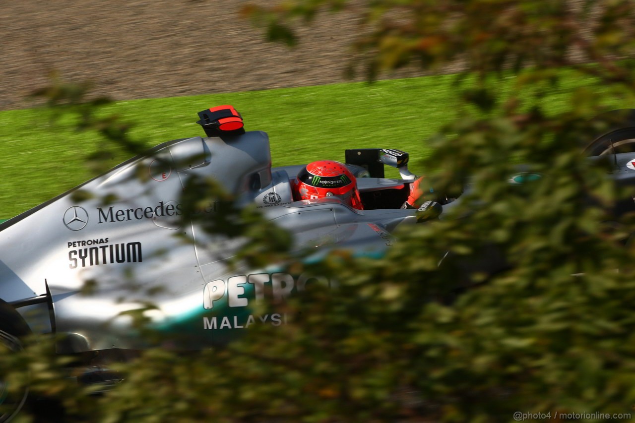GP GIAPPONE, 07.10.2011- Prove Libere 1, Venerdi', Michael Schumacher (GER), Mercedes GP Petronas F1 Team, MGP W02 