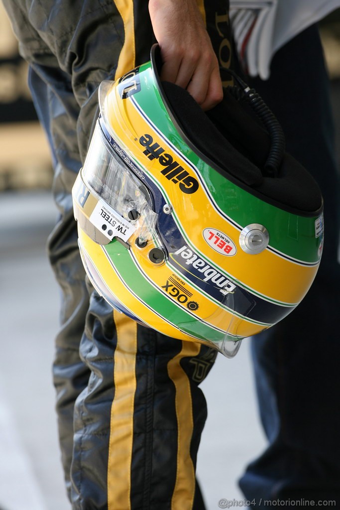GP GIAPPONE, 07.10.2011- Prove Libere 1, Venerdi', Helmet, Bruno Senna (BRA), Lotus Renault GP R31