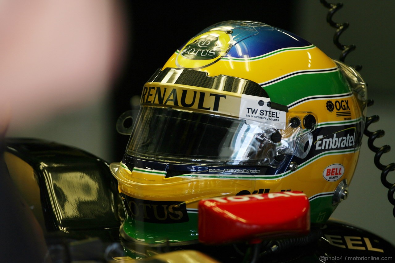 GP GIAPPONE, 07.10.2011- Prove Libere 1, Venerdi', Helmet, Bruno Senna (BRA), Lotus Renault GP R31 