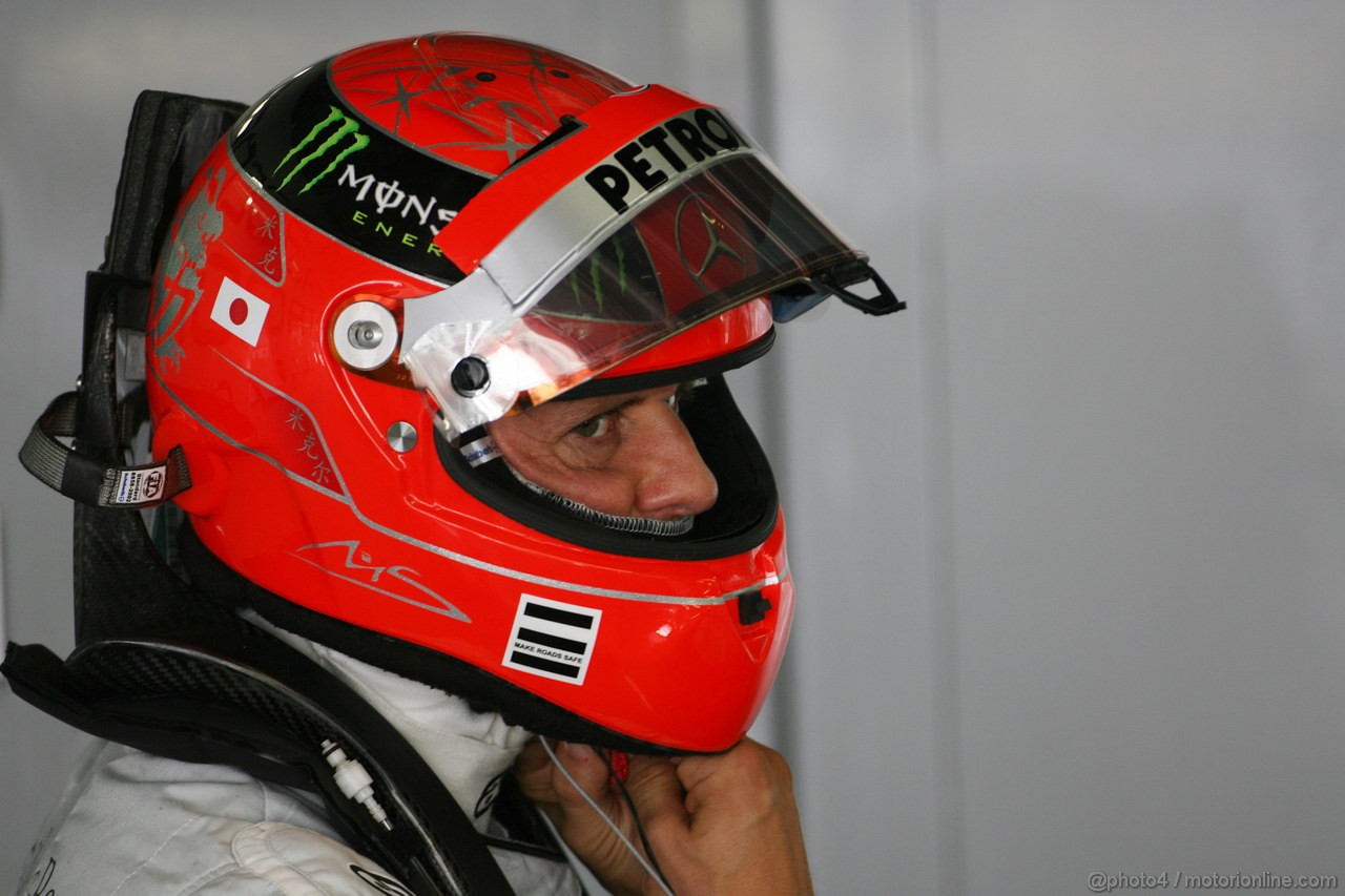 GP GIAPPONE, 07.10.2011- Prove Libere 1, Venerdi', Michael Schumacher (GER), Mercedes GP Petronas F1 Team, MGP W02