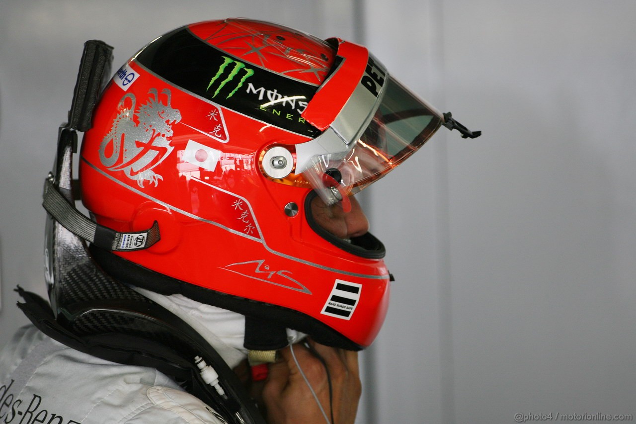 GP GIAPPONE, 07.10.2011- Prove Libere 1, Venerdi', Michael Schumacher (GER), Mercedes GP Petronas F1 Team, MGP W02 