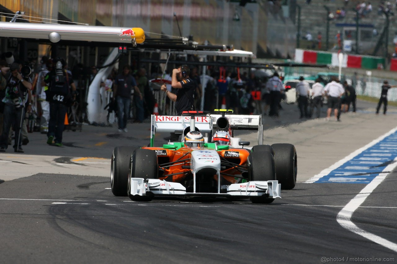 GP GIAPPONE, 07.10.2011- Prove Libere 1, Venerdi', Nico Hulkenberg (GER), Force India F1 Team, Test Driver e Narain Karthikeyan (IND), Test Driver, HRT Formula One Team