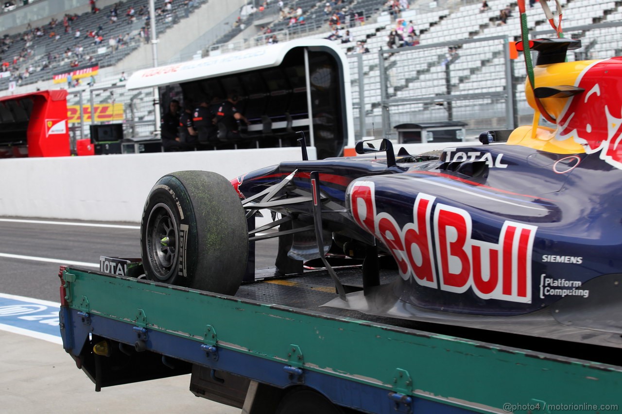 GP GIAPPONE, 07.10.2011- Prove Libere 1, Venerdi', Crash, Sebastian Vettel (GER), Red Bull Racing, RB7 