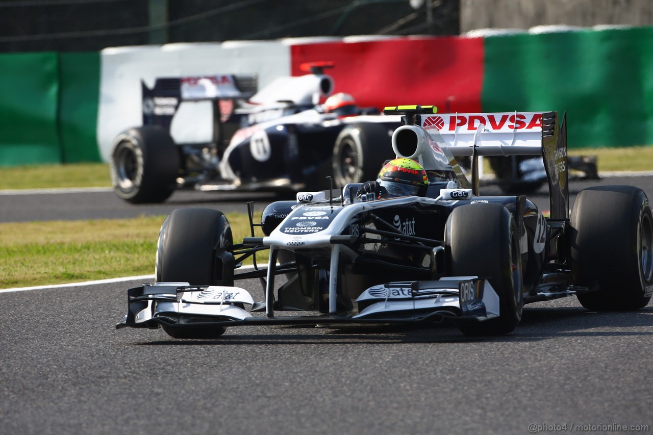 GP GIAPPONE, 07.10.2011- Prove Libere 2, Venerdi', Pastor Maldonado (VEN), Williams FW33 davanti a Rubens Barrichello (BRA), Williams FW33 