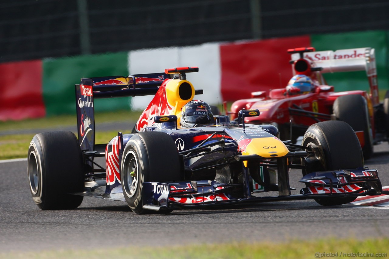 GP GIAPPONE, 07.10.2011- Prove Libere 2, Venerdi', Sebastian Vettel (GER), Red Bull Racing, RB7 davanti a Fernando Alonso (ESP), Ferrari, F-150 Italia