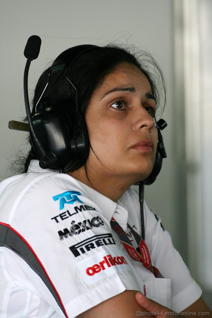 GP GIAPPONE, 07.10.2011- Prove Libere 2, Venerdi', Monisha Kaltenborn (AUT), Managing director Sauber F1 Team 