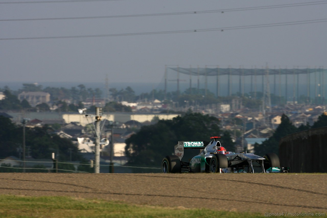GP GIAPPONE, 07.10.2011- Prove Libere 2, Venerdi', Michael Schumacher (GER), Mercedes GP Petronas F1 Team, MGP W02