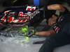 GP GIAPPONE, 07.10.2011- Prove Libere 1, Venerdi', Mechanic Red Bull Racing works on the car