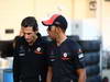 GP GIAPPONE, 07.10.2011- Pedro de la Rosa (ESP), Test Driver McLaren Mercedes, MP4-26 e Lewis Hamilton (GBR), McLaren Mercedes, MP4-26