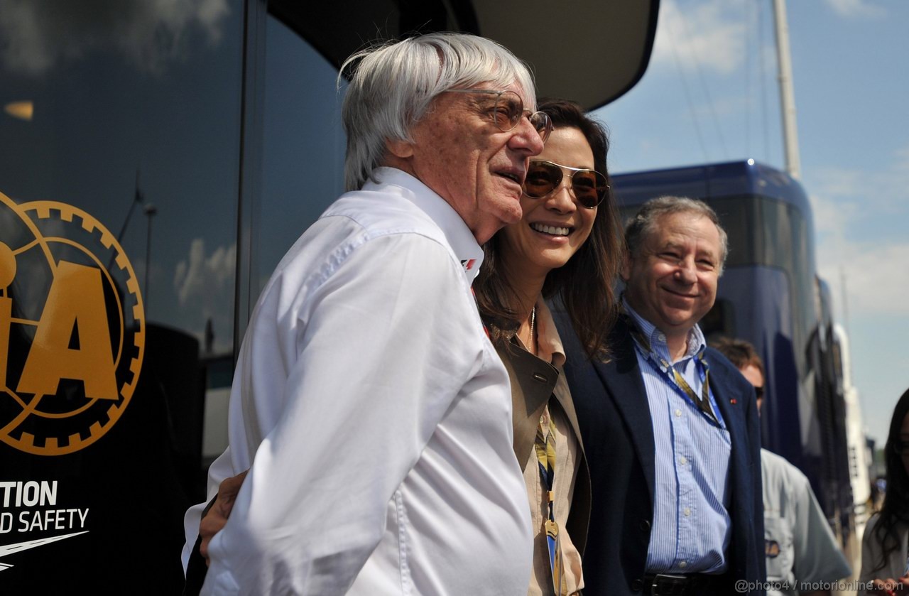 GP GRAN BRETAGNA, 10.07.2011- Bernie Ecclestone (GBR), President e CEO of Formula One Management, Michelle Yeoh, wife of Jean Todt (FRA) e Jean Todt (FRA), President FIA 