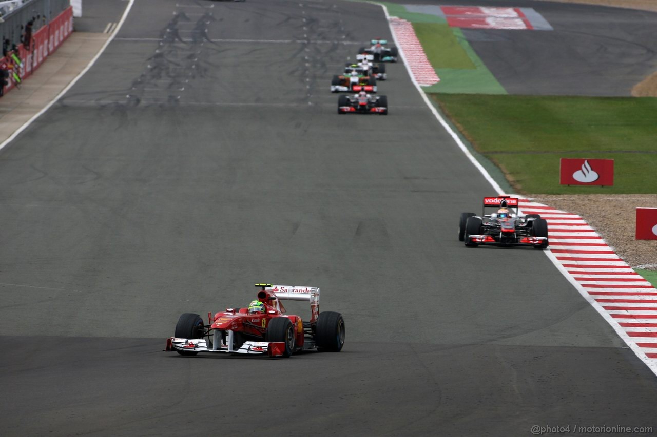 GP GRAN BRETAGNA, 10.07.2011- Gara, Felipe Massa (BRA), Ferrari, F-150 Italia davanti a Lewis Hamilton (GBR), McLaren  Mercedes, MP4-26 