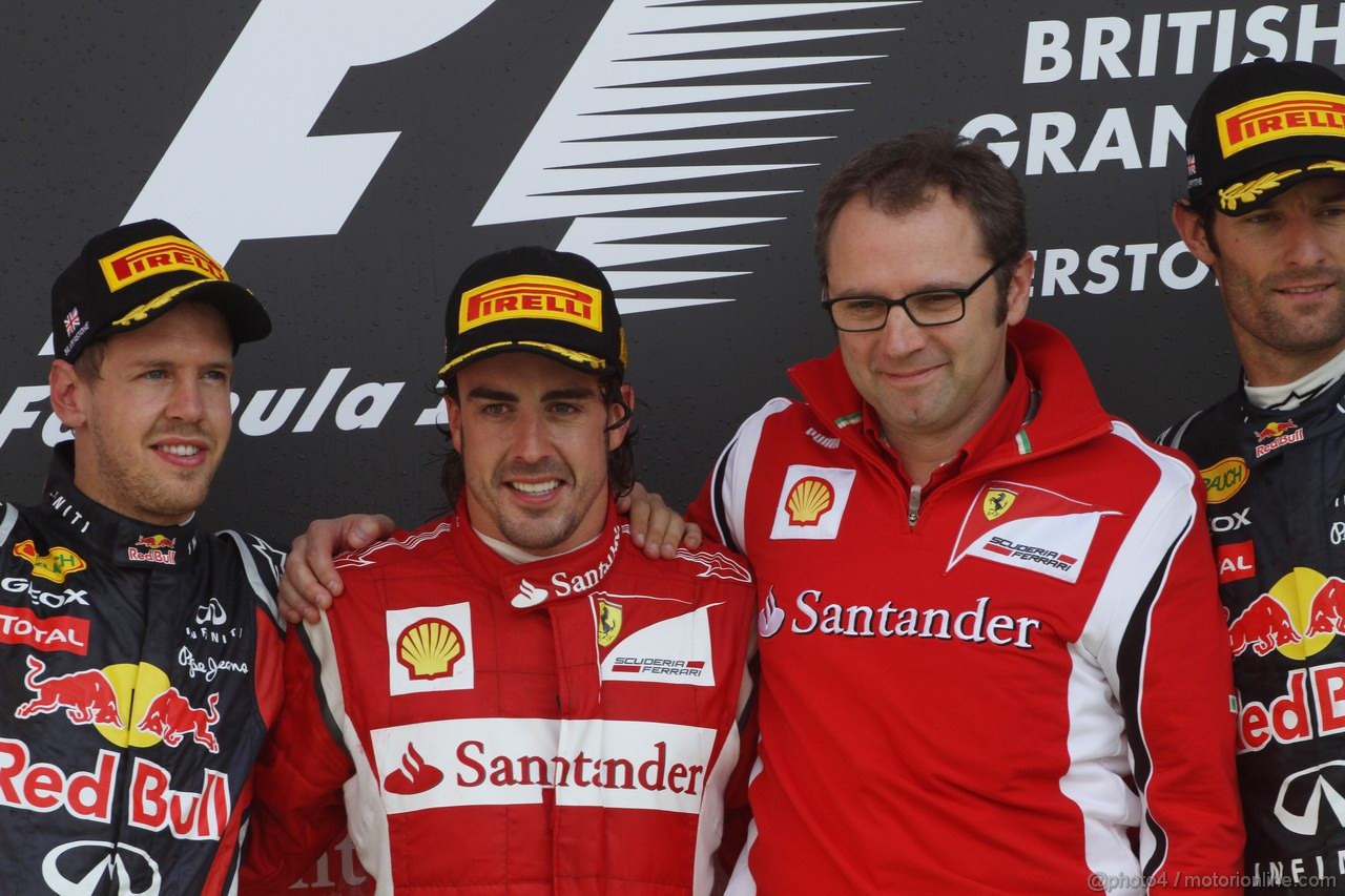 GP GRAN BRETAGNA, 10.07.2011- Gara, Fernando Alonso (ESP), Ferrari, F-150 Italia vincitore, Sebastian Vettel (GER), Red Bull Racing, RB7 secondo e Mark Webber (AUS), Red Bull Racing, RB7 terzo with Stefano Domenicali (ITA), Team Principal 