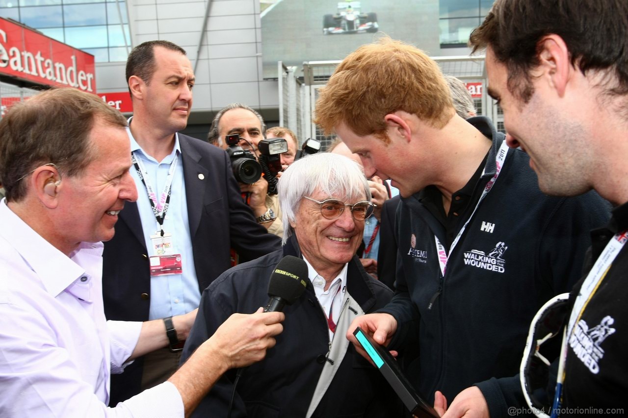 GP GRAN BRETAGNA, 10.07.2011- Bernie Ecclestone (GBR), President e CEO of Formula One Management  e Prince Harry 