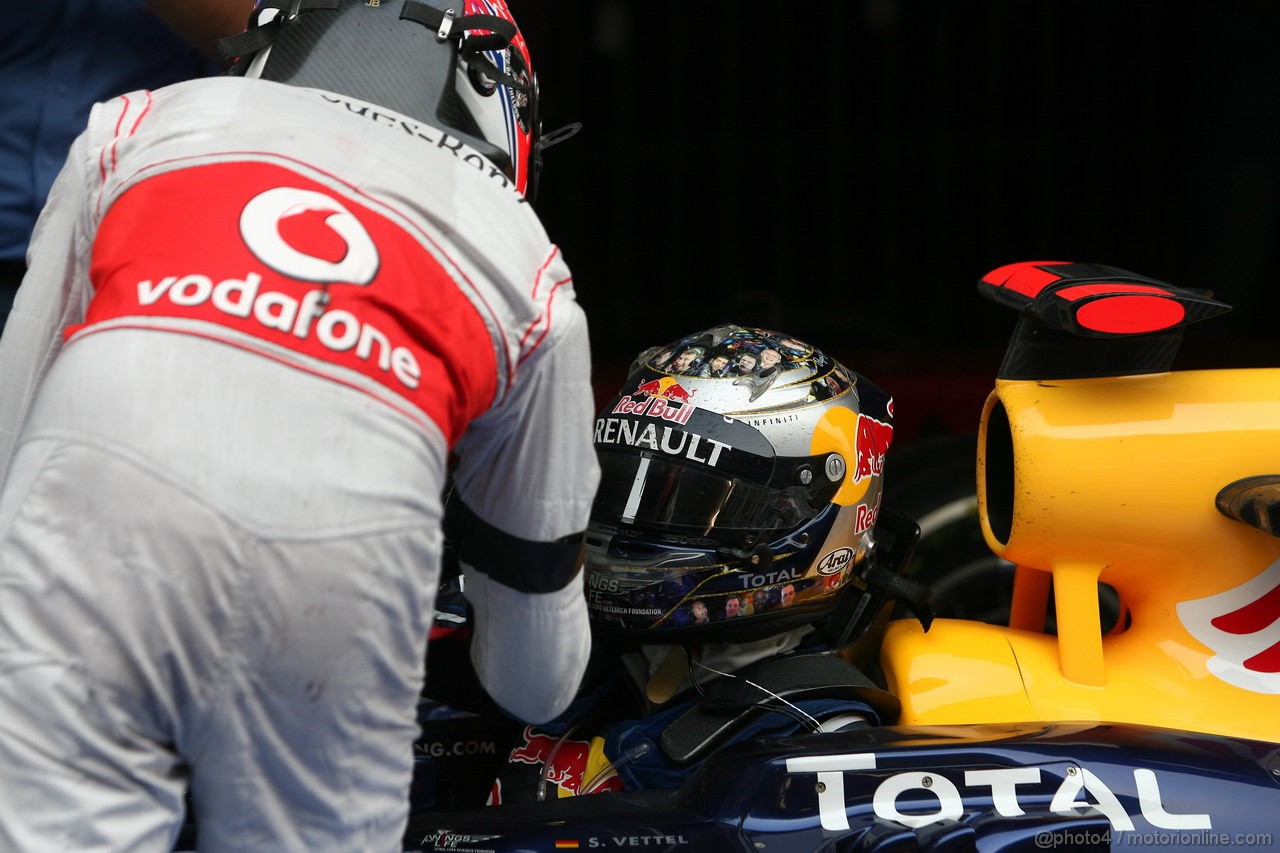 GP INDIA, Podium � 1st Sebastian Vettel (GER), Red Bull Racing, 2nd Jenson Button (GBR), McLaren Mercedes, 3rd Fernando Alonso (ESP), Ferrari & Adrian Newey (GBR), Red Bull Racing, Technical Operations Director