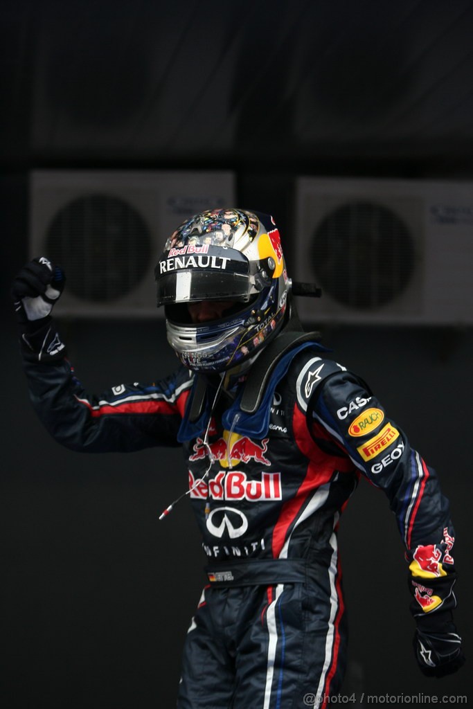 GP INDIA, Podium – 1st Sebastian Vettel (GER), Red Bull Racing, 2nd Jenson Button (GBR), McLaren Mercedes, 3rd Fernando Alonso (ESP), Ferrari & Adrian Newey (GBR), Red Bull Racing, Technical Operations Director