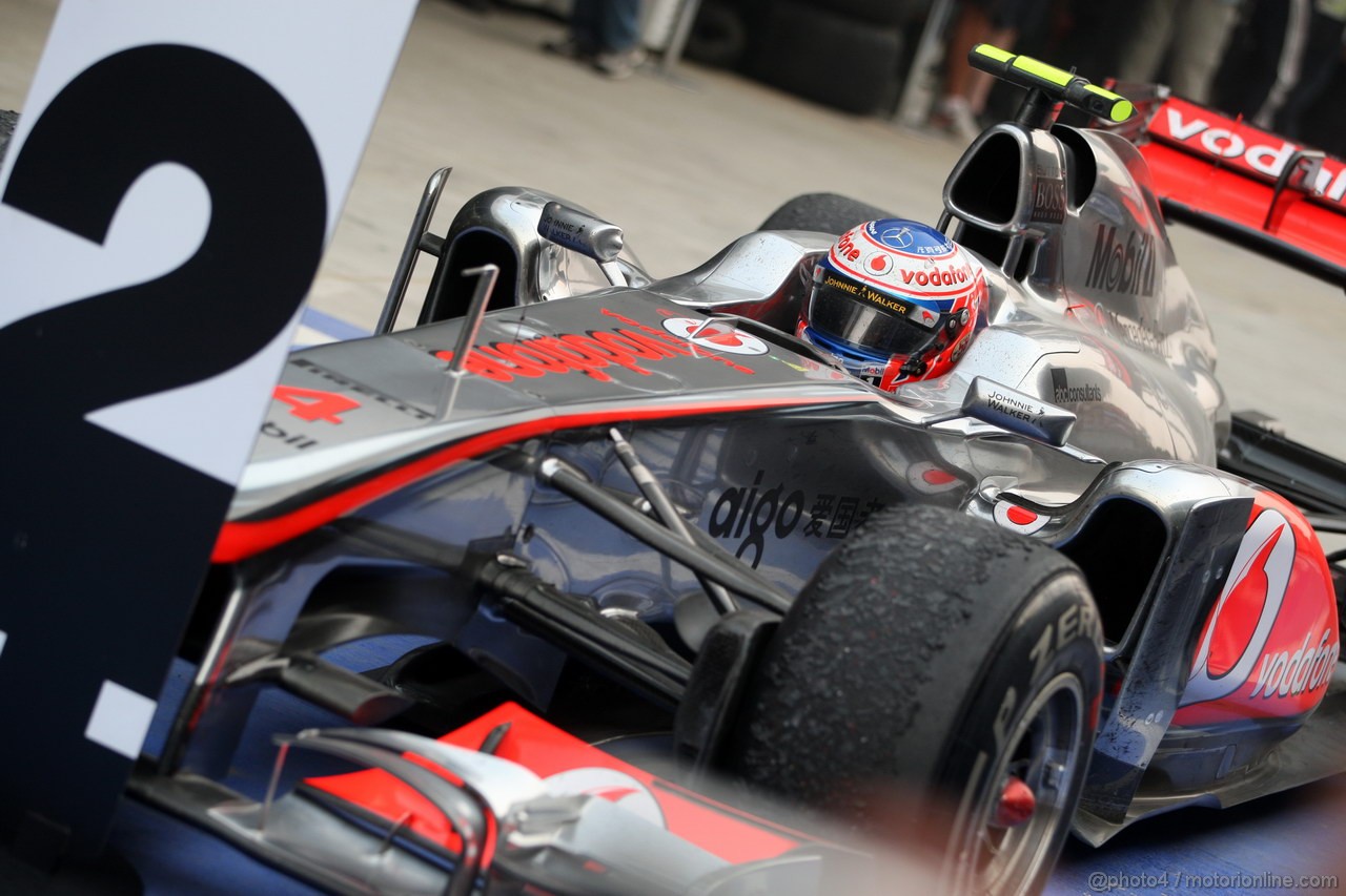 GP INDIA, Podium � 1st Sebastian Vettel (GER), Red Bull Racing, 2nd Jenson Button (GBR), McLaren Mercedes, 3rd Fernando Alonso (ESP), Ferrari & Adrian Newey (GBR), Red Bull Racing, Technical Operations