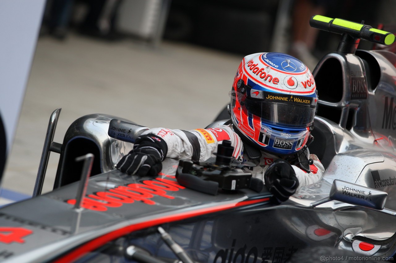 GP INDIA, Podium � 1st Sebastian Vettel (GER), Red Bull Racing, 2nd Jenson Button (GBR), McLaren Mercedes, 3rd Fernando Alonso (ESP), Ferrari & Adrian Newey (GBR), Red Bull Racing, Technical Operations