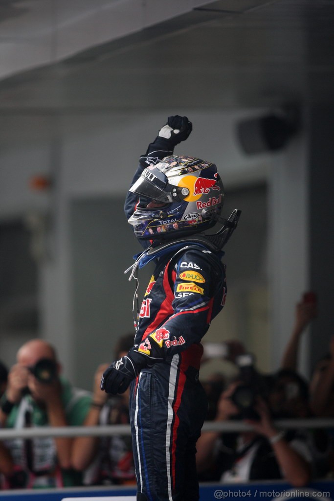 GP INDIA, Podium – 1st Sebastian Vettel (GER), Red Bull Racing, 2nd Jenson Button (GBR), McLaren Mercedes, 3rd Fernando Alonso (ESP), Ferrari & Adrian Newey (GBR), Red Bull Racing, Technical Operations