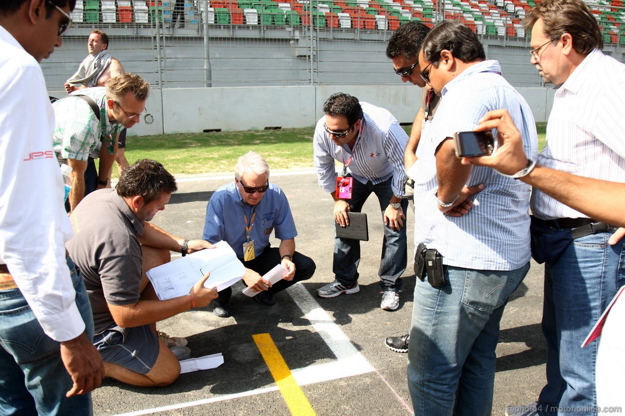 GP INDIA, Charlie Whiting (GBR), FIA Safty delegate, Gara director & official partenzaer 