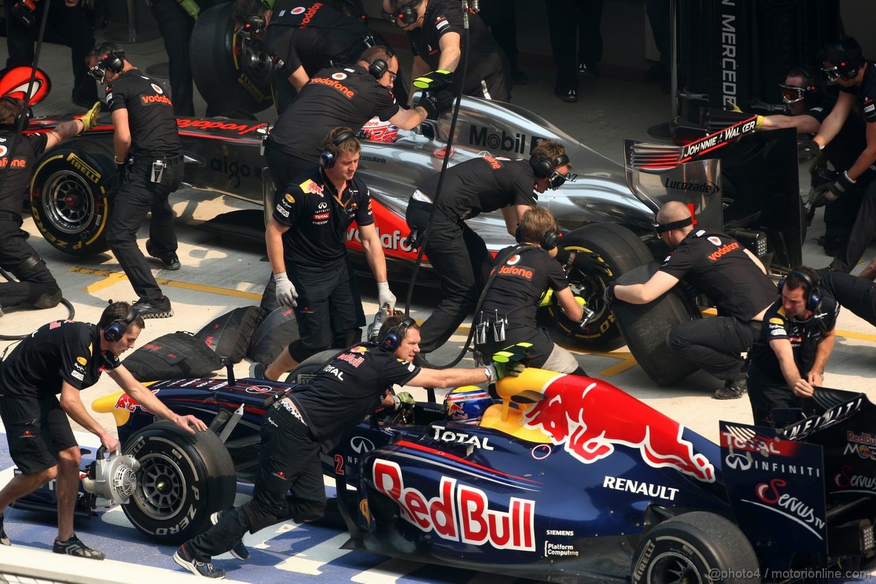 GP INDIA, Jenson Button (GBR), McLaren Mercedes & Mark Webber (AUS), Red Bull Racing