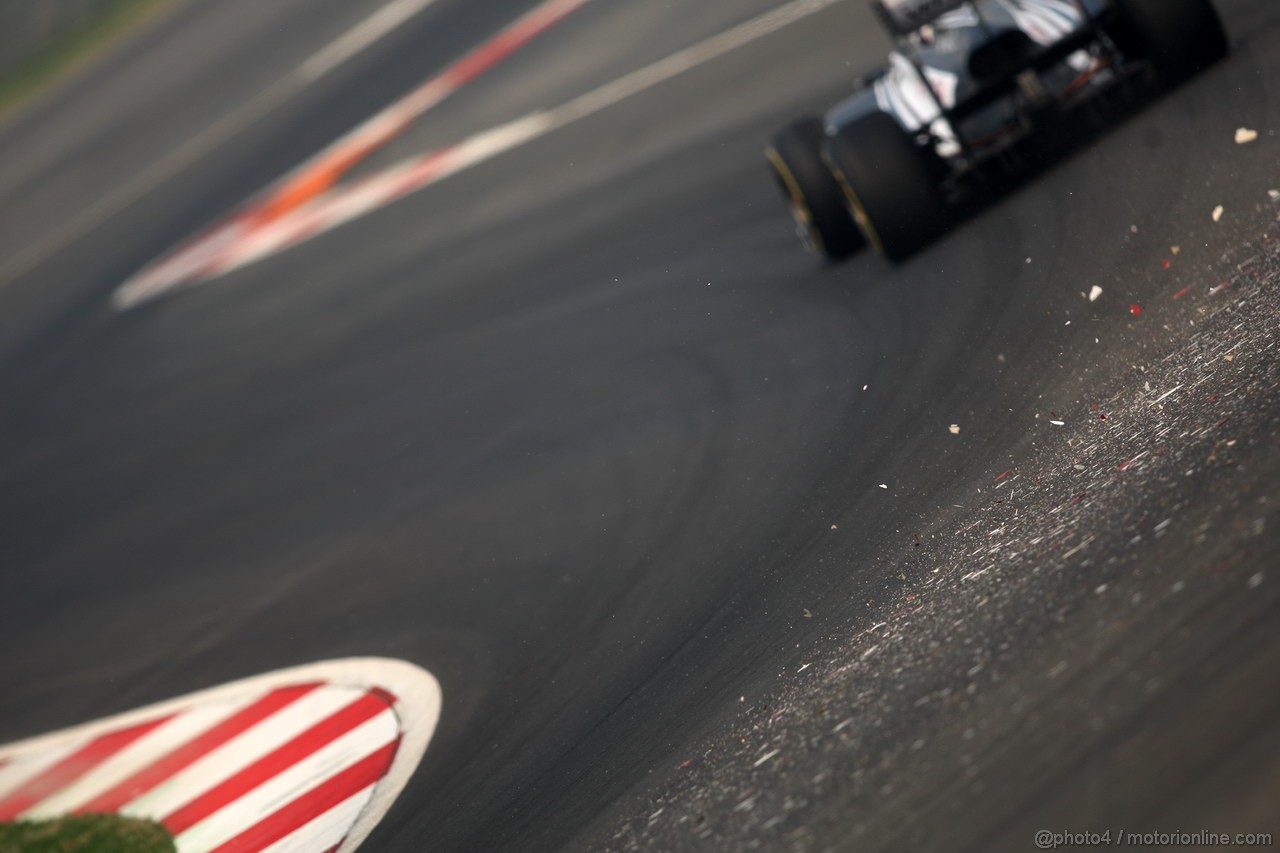 GP INDIA, Peeling kerb paint