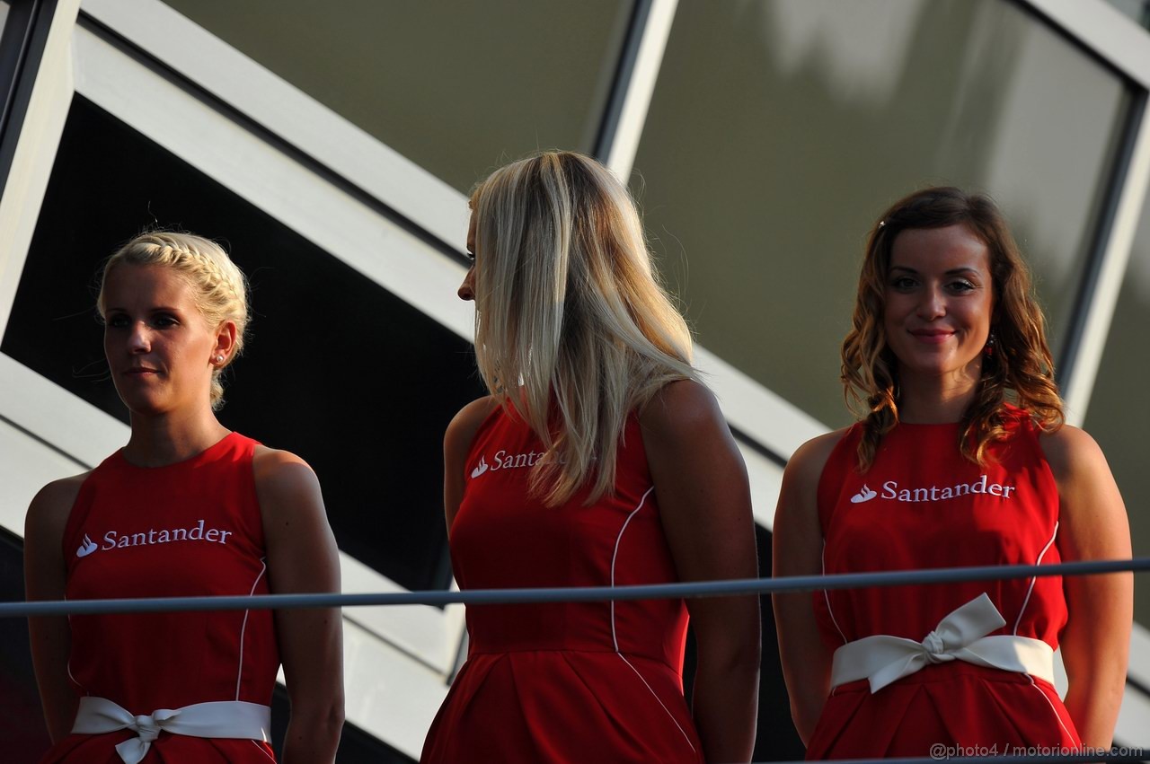 GP ITALIA, 11.09.2011- grid girl, pitbabess 