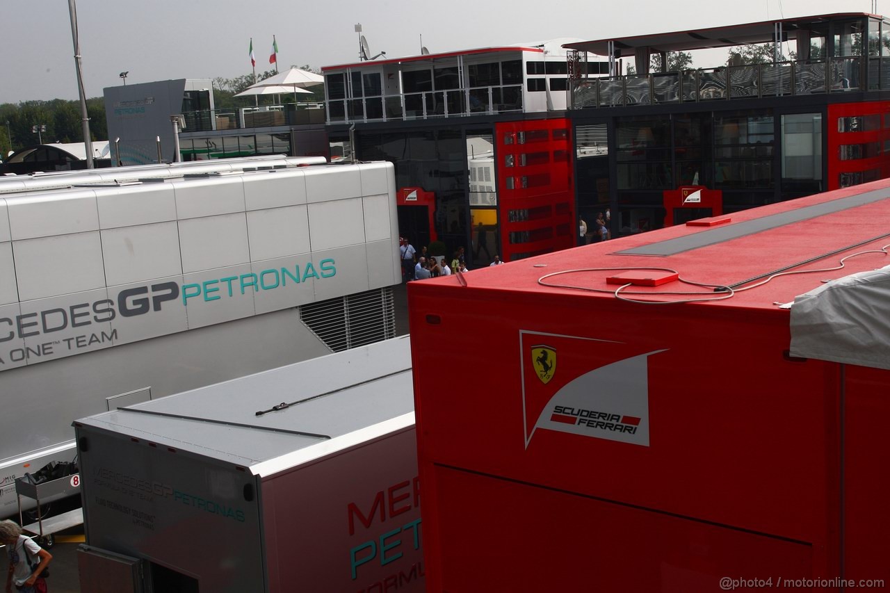 GP ITALIA, 11.09.2011- Paddock
