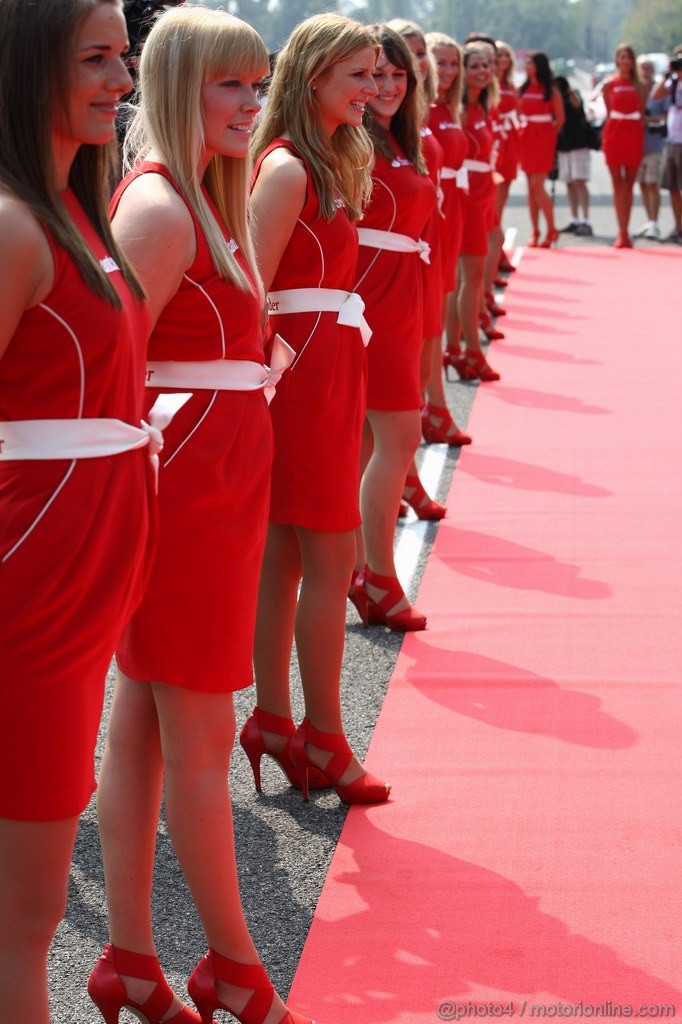 GP ITALIA, 11.09.2011- grid girl, pitbabess 