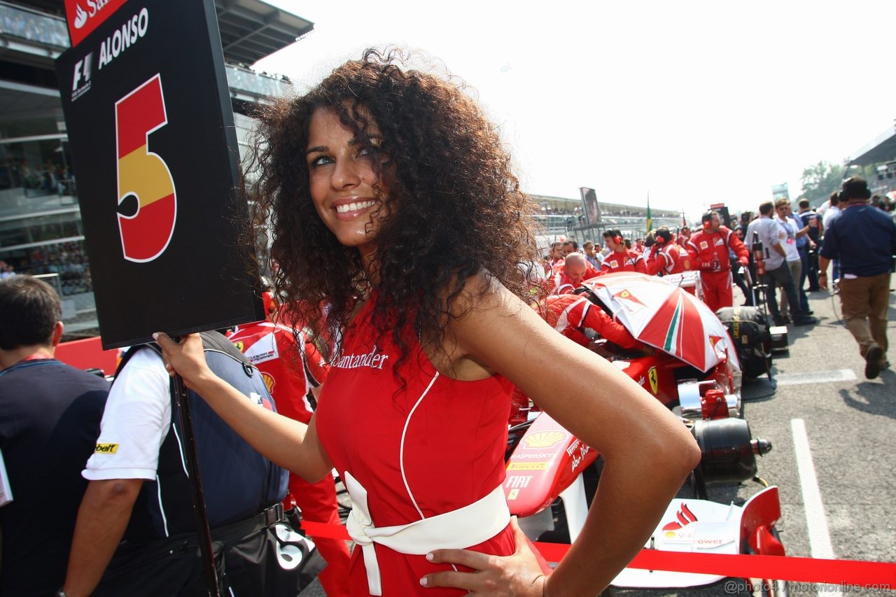GP ITALIA, 11.09.2011- Gara, grid girl, pitbabes