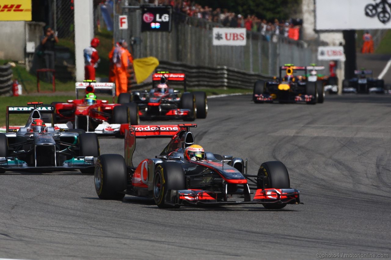 GP ITALIA, 11.09.2011- Gara, Lewis Hamilton (GBR), McLaren  Mercedes, MP4-26 davanti a Michael Schumacher (GER), Mercedes GP Petronas F1 Team, MGP W02 