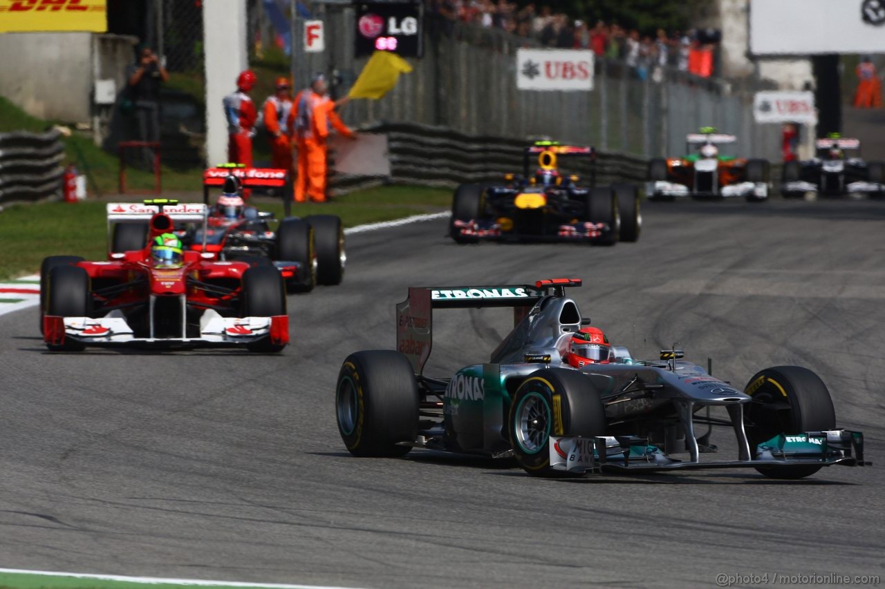 GP ITALIA, 11.09.2011- Gara, Michael Schumacher (GER), Mercedes GP Petronas F1 Team, MGP W02 davanti a Felipe Massa (BRA), Ferrari, F-150 Italia 