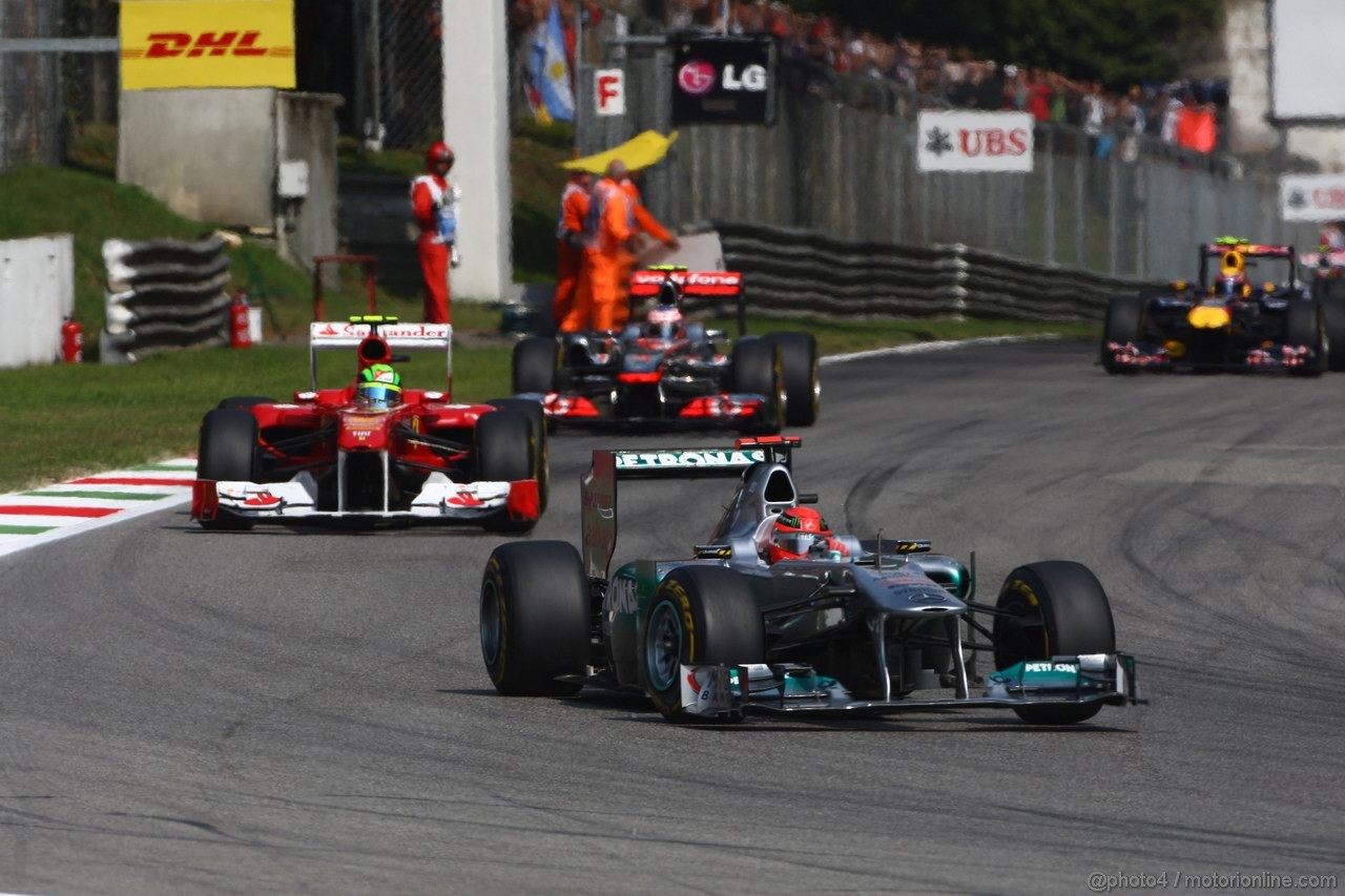 GP ITALIA, 11.09.2011- Gara, Michael Schumacher (GER), Mercedes GP Petronas F1 Team, MGP W02 davanti a Felipe Massa (BRA), Ferrari, F-150 Italia