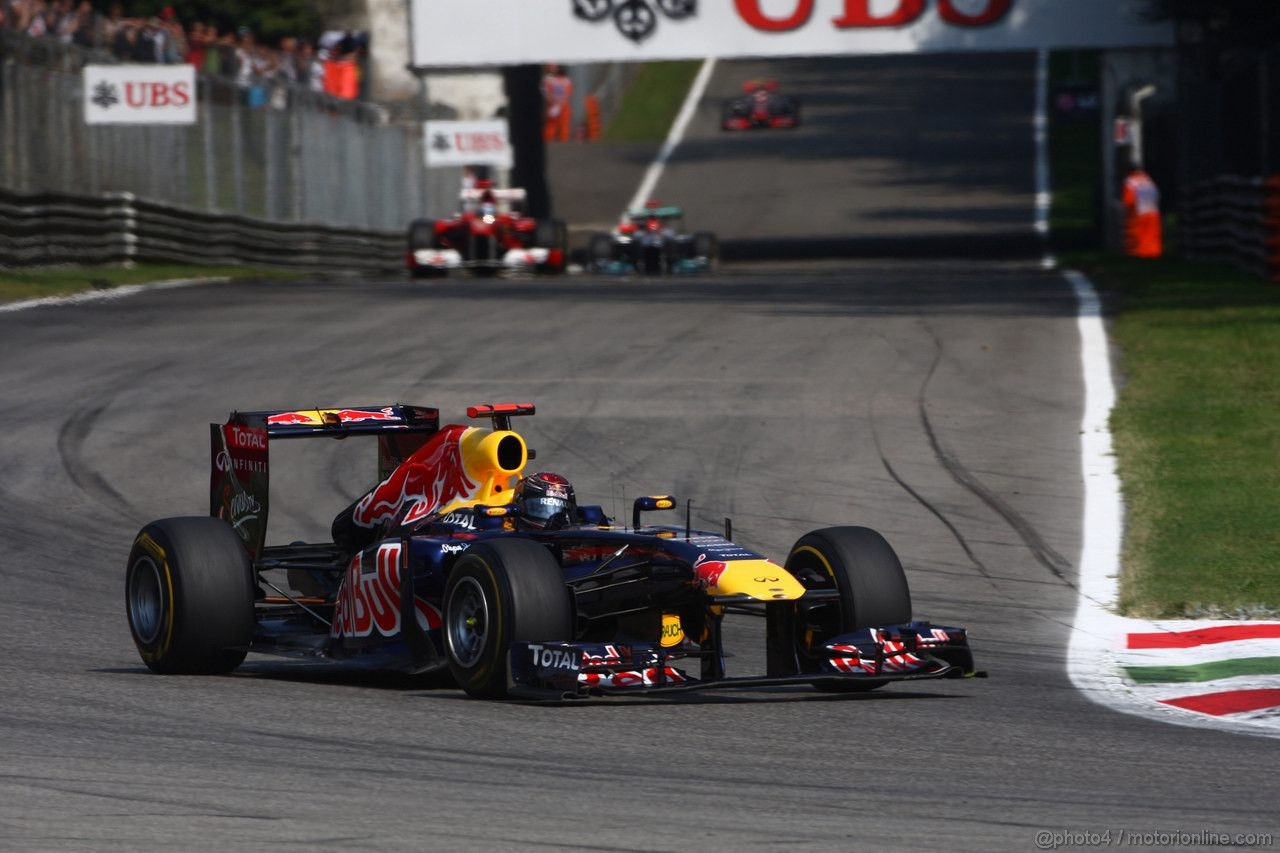 GP ITALIA, 11.09.2011- Gara, Sebastian Vettel (GER), Red Bull Racing, RB7 davanti a Fernando Alonso (ESP), Ferrari, F-150 Italia 