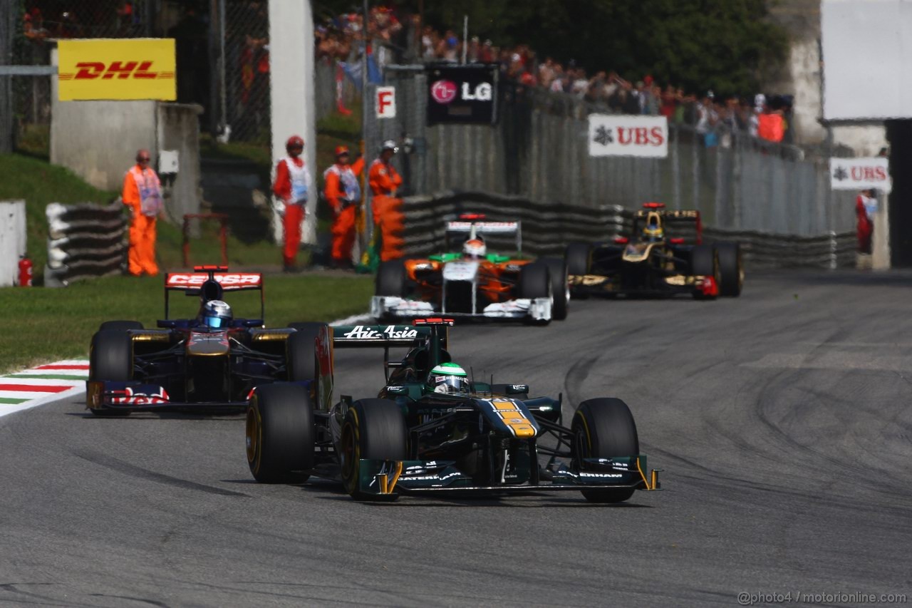 GP ITALIA, 11.09.2011- Gara, Heikki Kovalainen (FIN), Team Lotus, TL11 davanti a Sébastien Buemi (SUI), Scuderia Toro Rosso, STR6 