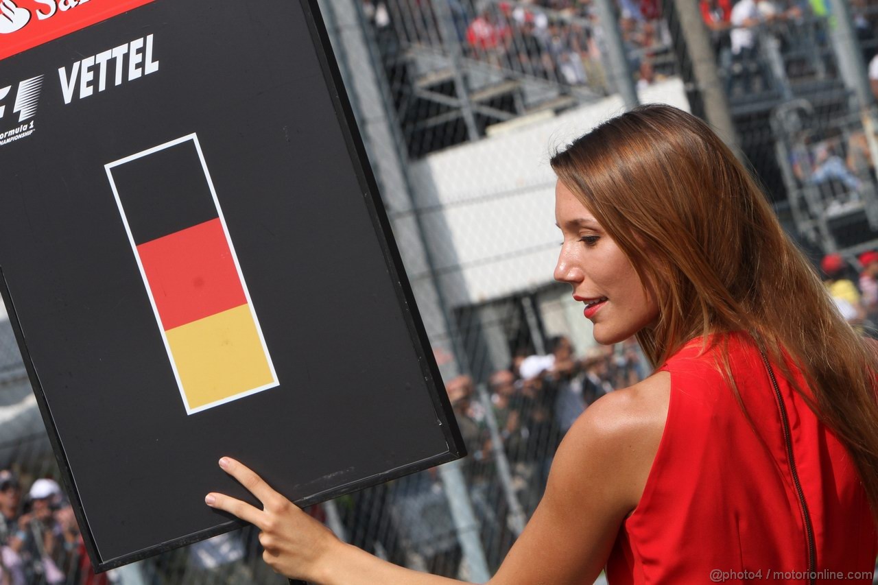 GP ITALIA, 11.09.2011- Gara, grid girl, pitbabes