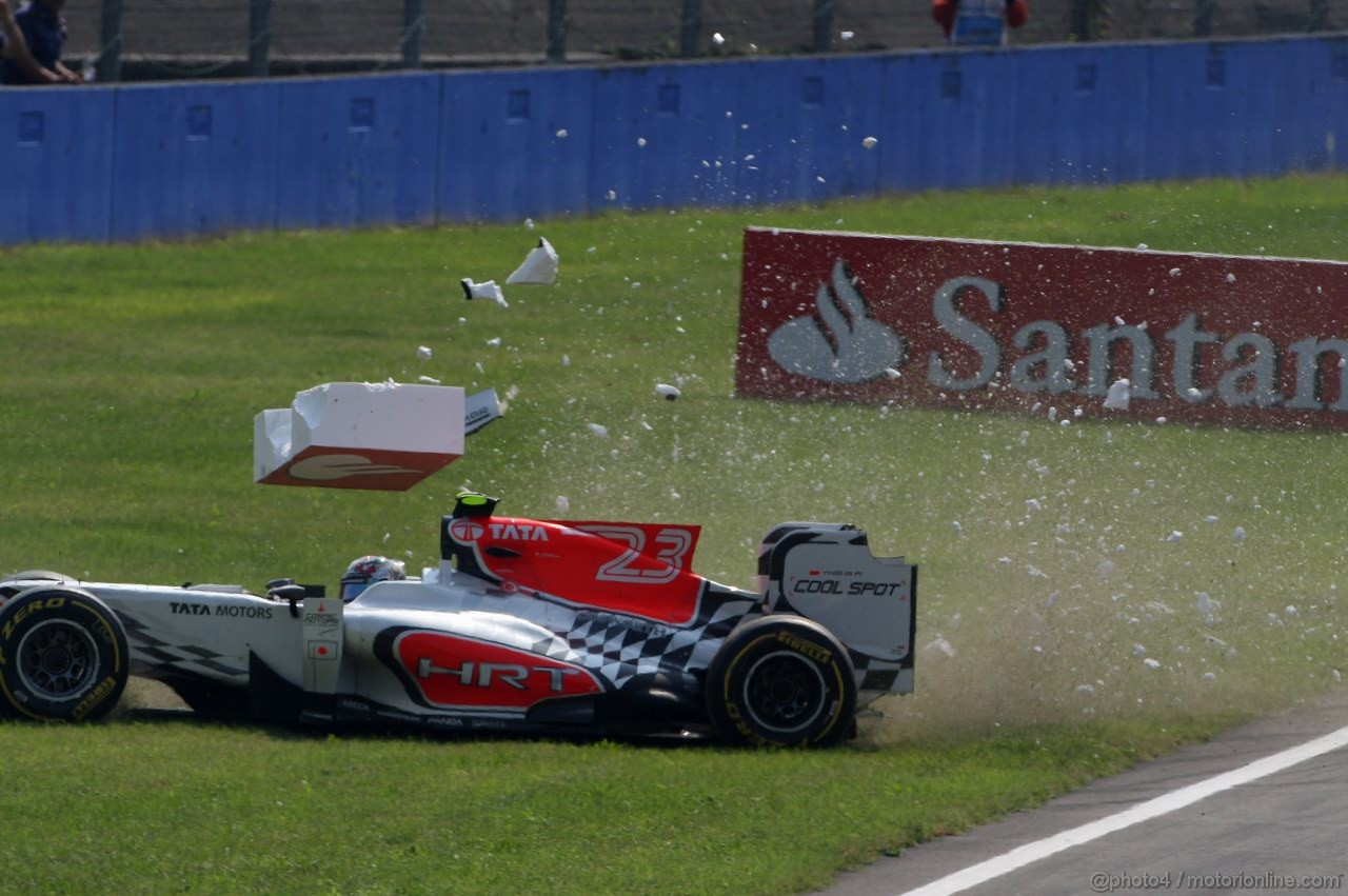 GP ITALIA, 11.09.2011- Gara, Crash, Vitantonio Liuzzi (ITA), HRT Formula One Team 