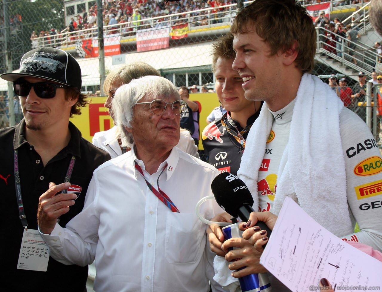 GP ITALIA, 11.09.2011- Gara, Nicky Hayden, Moto Gp, Bernie Ecclestone (GBR), President e CEO of Formula One Management  e Sebastian Vettel (GER), Red Bull Racing, RB7 