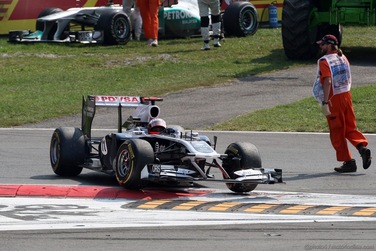 GP ITALIA, 11.09.2011- Gara, Crash, Rubens Barrichello (BRA), Williams FW33