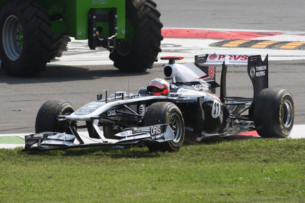 GP ITALIA, 11.09.2011- Gara, Crash, Rubens Barrichello (BRA), Williams FW33 